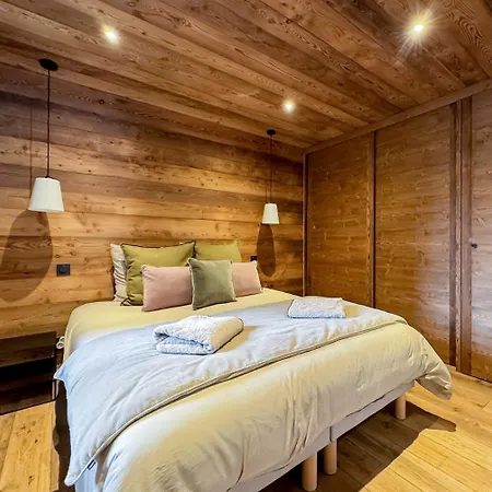 Moon, Parking Village Megeve