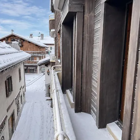 Moon, Parking Village Megeve